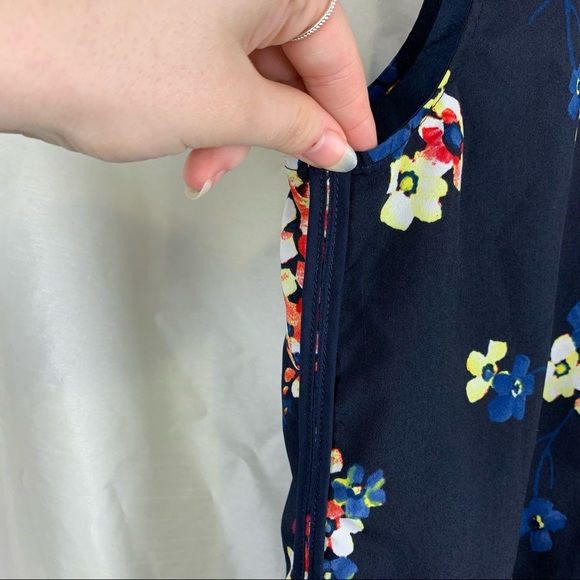 Tommy Hilfiger Floral Collared Keyhole Sleeveless Blouse - Picture 3 of 8